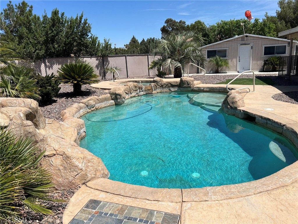 Image 2 of property listing at 7692 Calpella, Hesperia, CA 92345