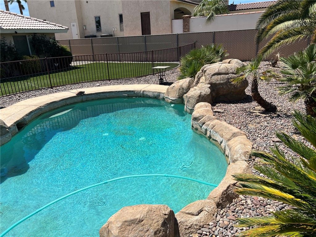 Image 27 of property listing at 7692 Calpella, Hesperia, CA 92345
