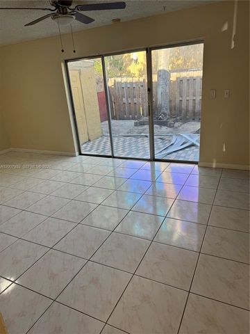 5841 Blueberry Ct 77, Lauderhill, FL 33313