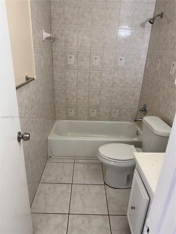 5841 Blueberry Ct 77, Lauderhill, FL 33313