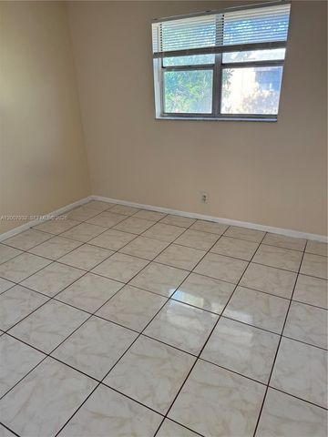 5841 Blueberry Ct 77, Lauderhill, FL 33313