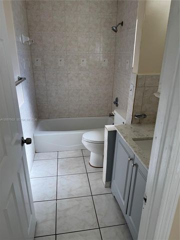 5841 Blueberry Ct 77, Lauderhill, FL 33313