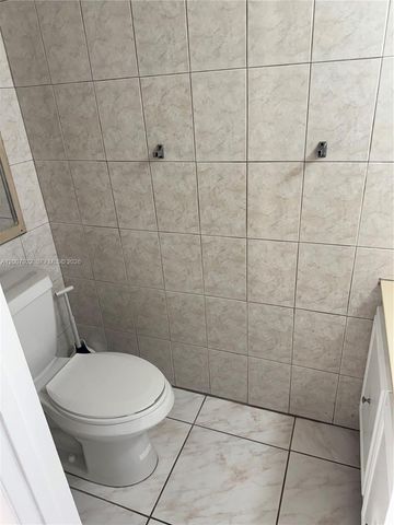 5841 Blueberry Ct 77, Lauderhill, FL 33313