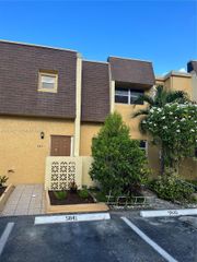 5841 Blueberry Ct 77, Lauderhill, FL 33313