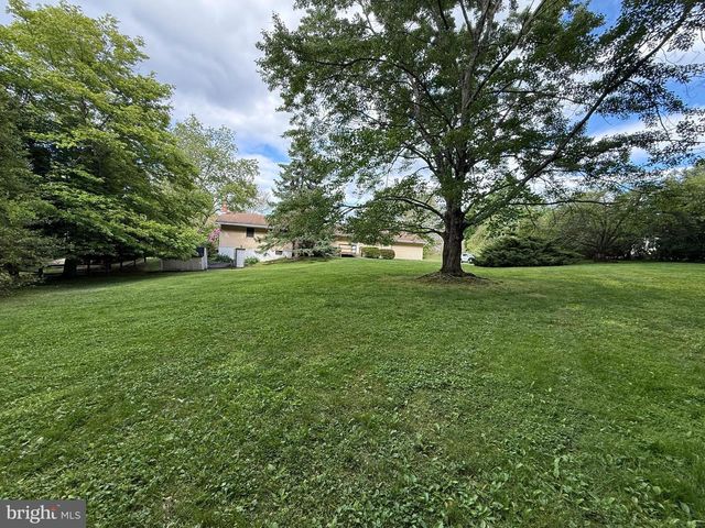 46 SUNSET VIEW DR, Glen Mills, PA 19342