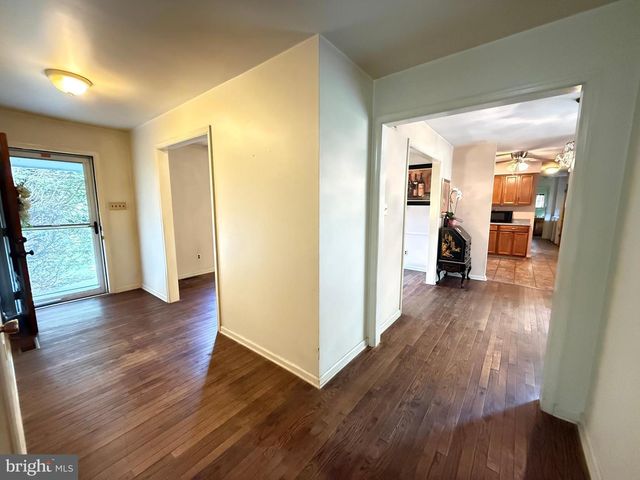 46 SUNSET VIEW DR, Glen Mills, PA 19342
