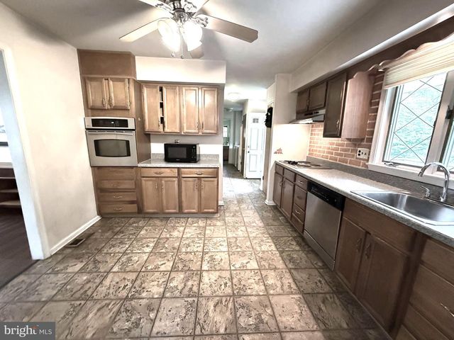46 SUNSET VIEW DR, Glen Mills, PA 19342