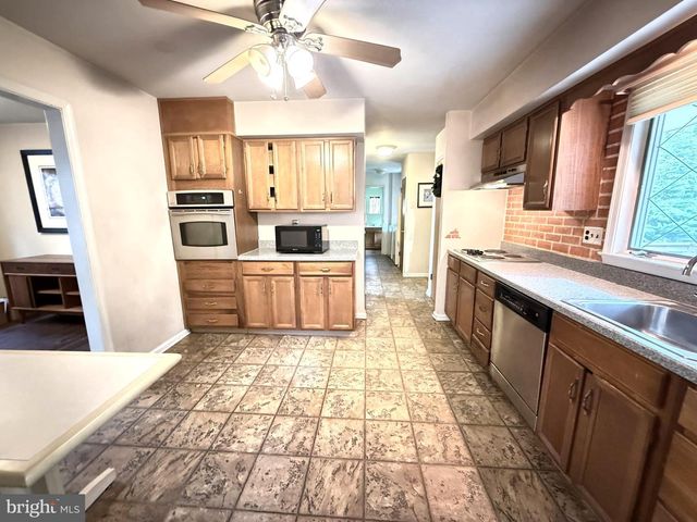 46 SUNSET VIEW DR, Glen Mills, PA 19342