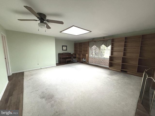 46 SUNSET VIEW DR, Glen Mills, PA 19342