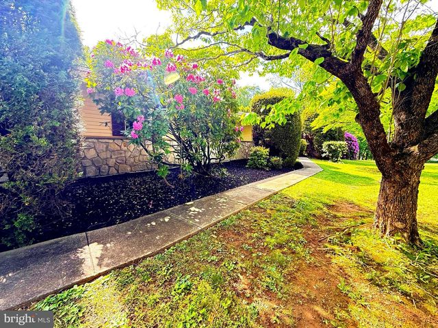 46 SUNSET VIEW DR, Glen Mills, PA 19342