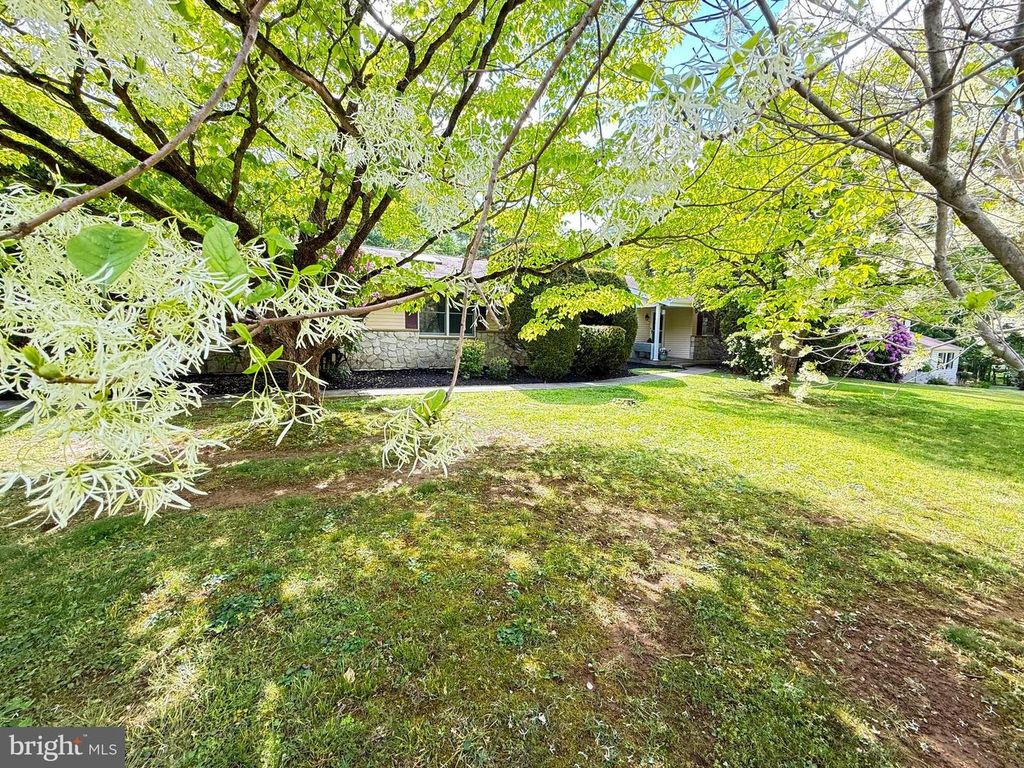 46 SUNSET VIEW DR, Glen Mills, PA 19342