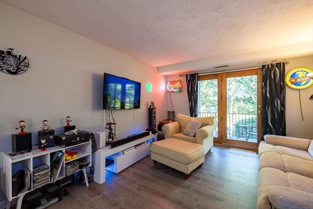 189 Littleton Rd 10, Chelmsford, MA 01824