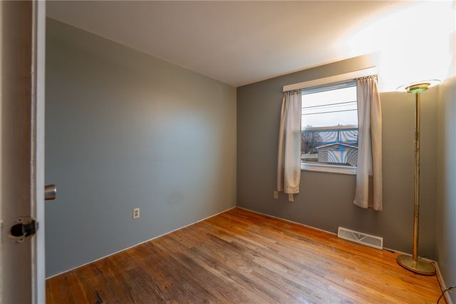 14 Easy St, Latrobe, PA 15650