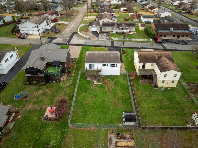 14 Easy St, Latrobe, PA 15650