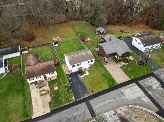 14 Easy St, Latrobe, PA 15650