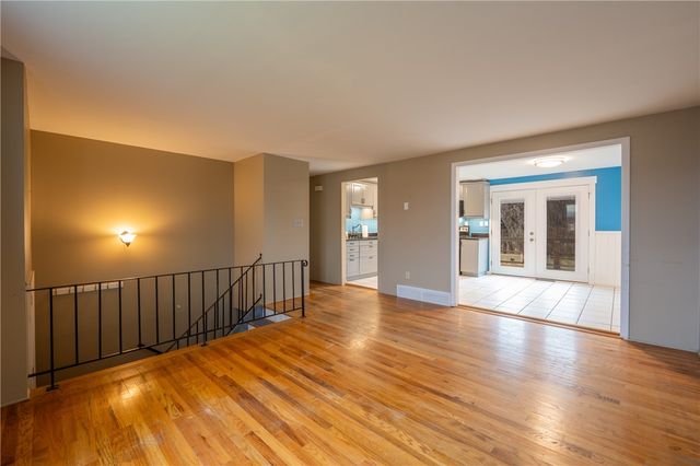 14 Easy St, Latrobe, PA 15650