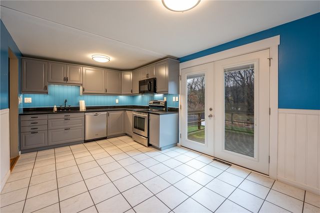 14 Easy St, Latrobe, PA 15650