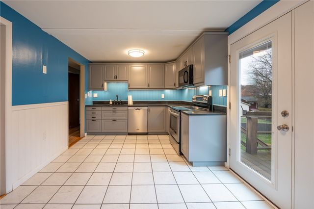 14 Easy St, Latrobe, PA 15650