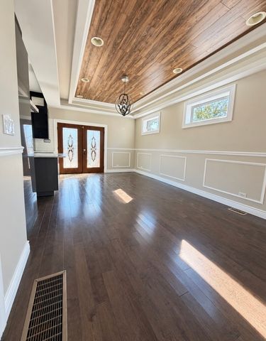 9601 S Winston Avenue, Chicago, IL 60643