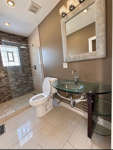 9601 S Winston Avenue, Chicago, IL 60643