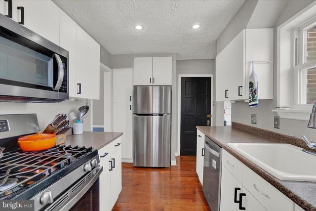 327 CRESTON RD, York, PA 17403