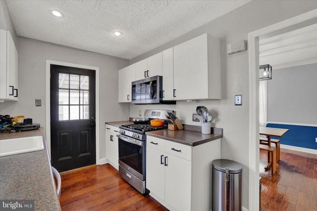 327 CRESTON RD, York, PA 17403