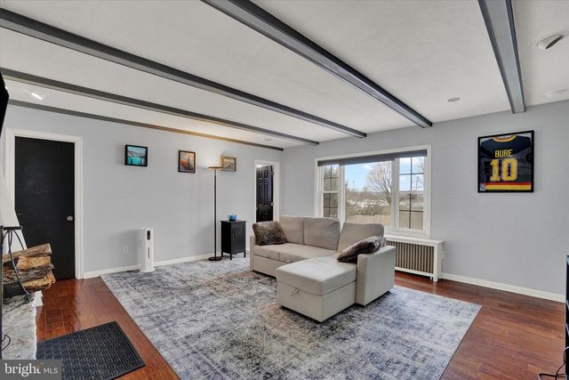 327 CRESTON RD, York, PA 17403