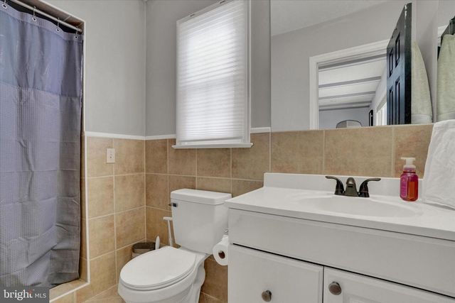 327 CRESTON RD, York, PA 17403