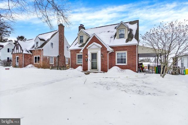 327 CRESTON RD, York, PA 17403