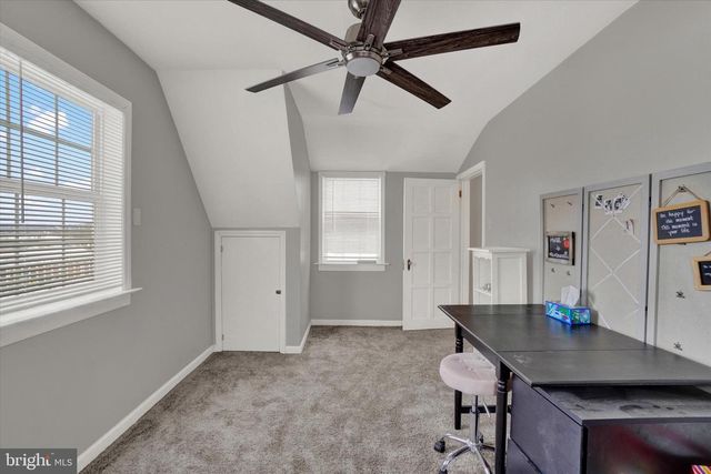 327 CRESTON RD, York, PA 17403