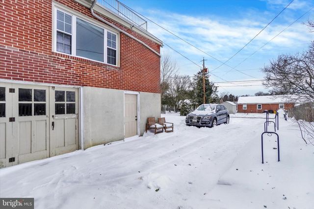 327 CRESTON RD, York, PA 17403