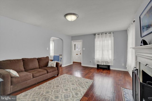 327 CRESTON RD, York, PA 17403