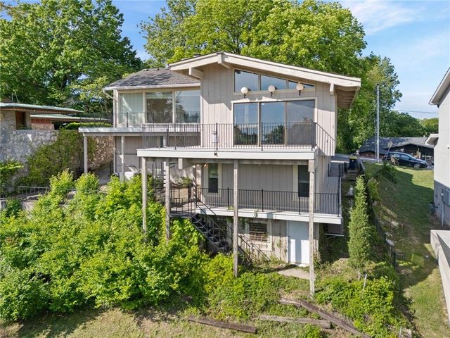 3630 N Briarcliff Road, Kansas City, MO 64116
