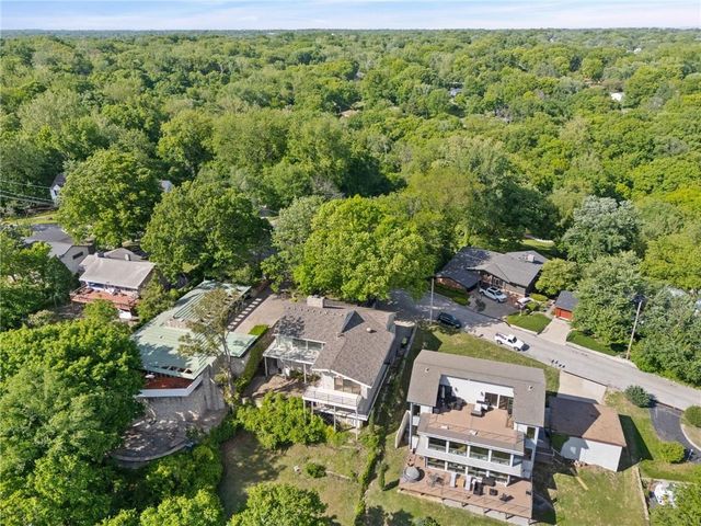 3630 N Briarcliff Road, Kansas City, MO 64116