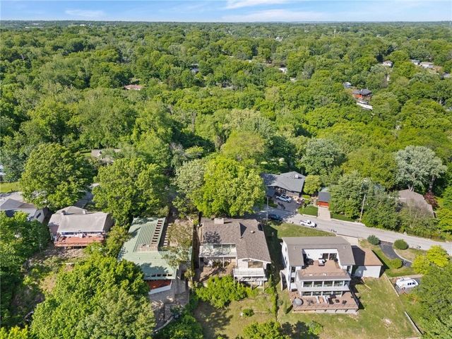 3630 N Briarcliff Road, Kansas City, MO 64116