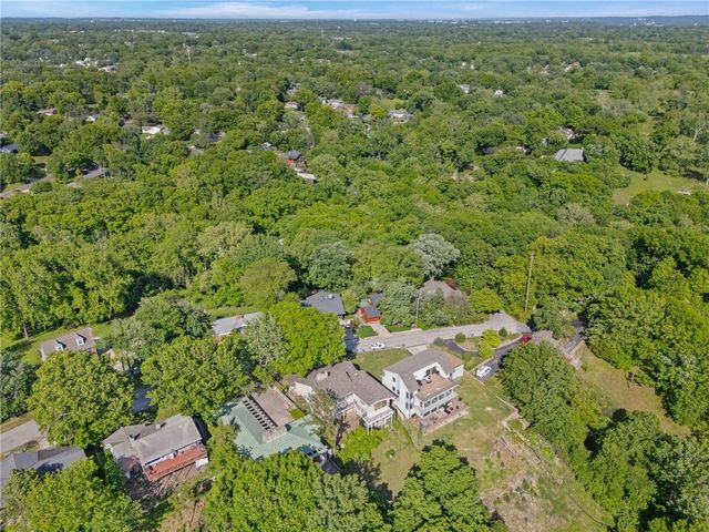 3630 N Briarcliff Road, Kansas City, MO 64116
