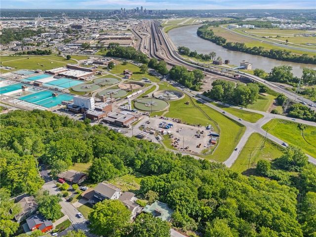 3630 N Briarcliff Road, Kansas City, MO 64116