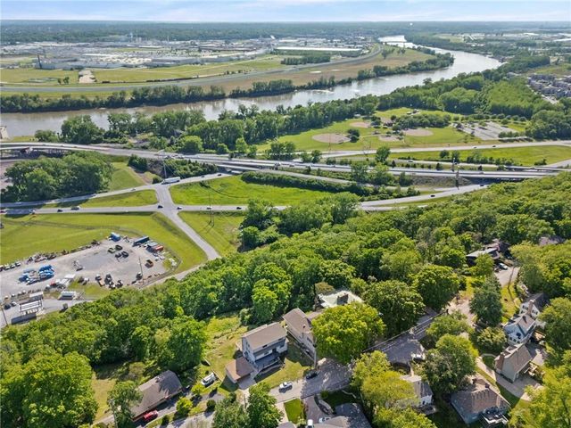 3630 N Briarcliff Road, Kansas City, MO 64116