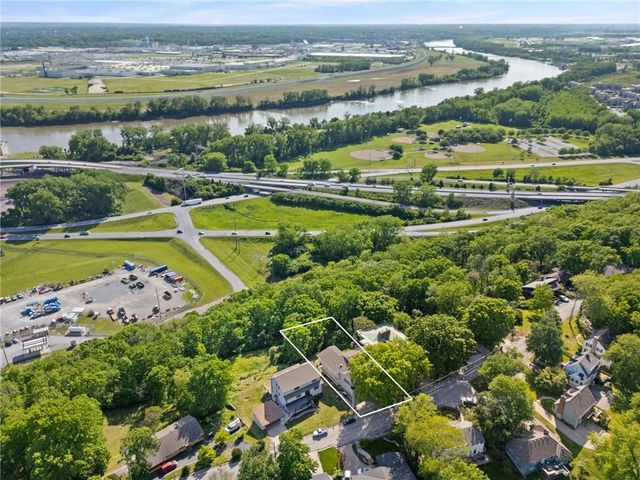 3630 N Briarcliff Road, Kansas City, MO 64116