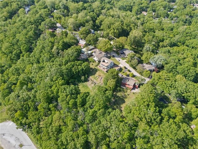 3630 N Briarcliff Road, Kansas City, MO 64116