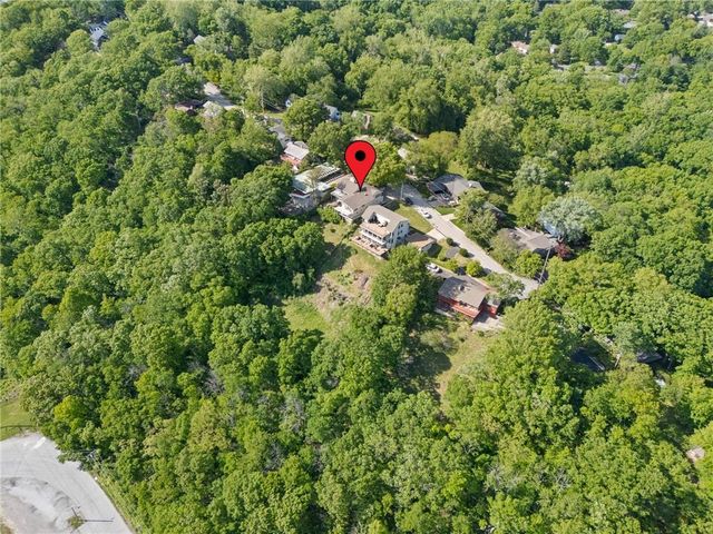 3630 N Briarcliff Road, Kansas City, MO 64116