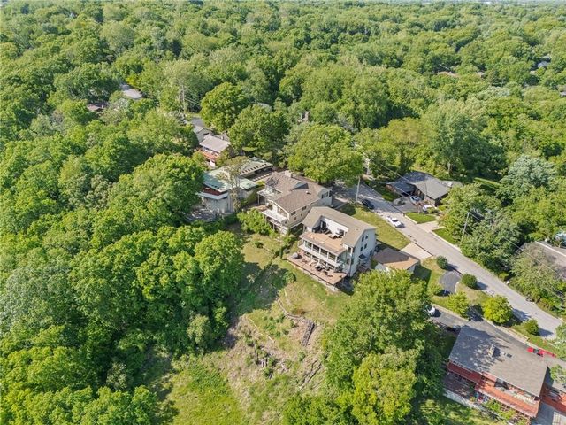 3630 N Briarcliff Road, Kansas City, MO 64116