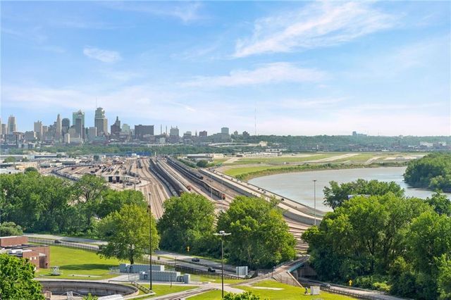 3630 N Briarcliff Road, Kansas City, MO 64116