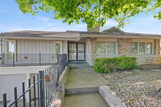 3630 N Briarcliff Road, Kansas City, MO 64116