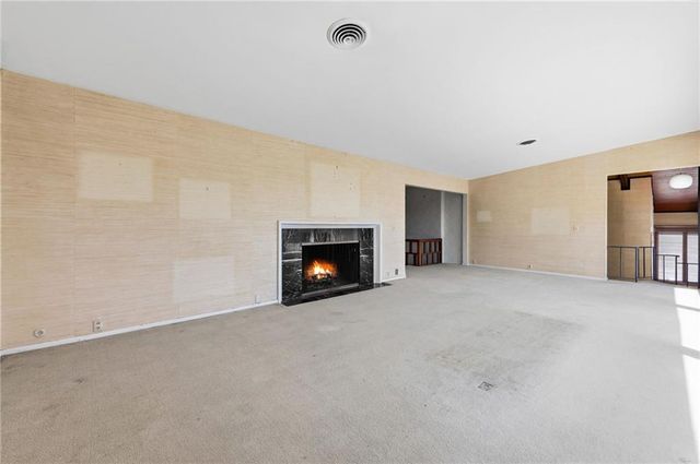 3630 N Briarcliff Road, Kansas City, MO 64116