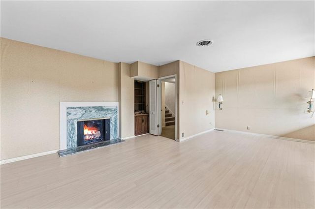 3630 N Briarcliff Road, Kansas City, MO 64116