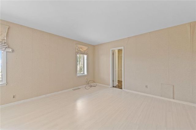 3630 N Briarcliff Road, Kansas City, MO 64116