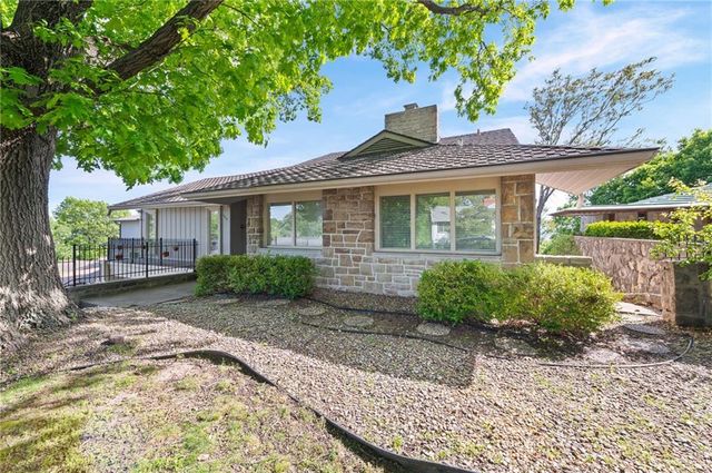 3630 N Briarcliff Road, Kansas City, MO 64116