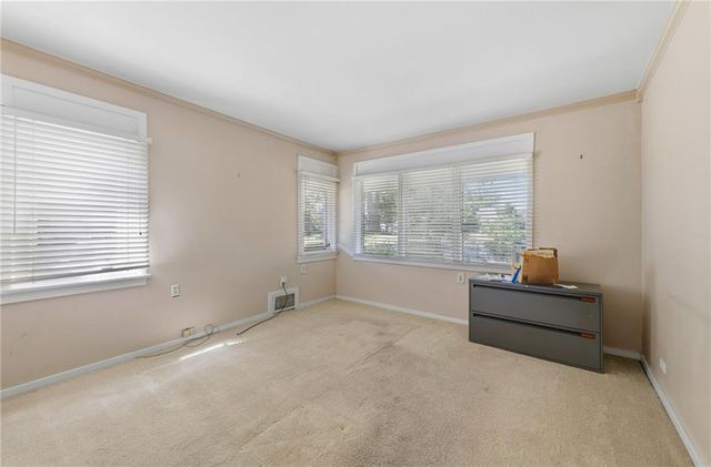 3630 N Briarcliff Road, Kansas City, MO 64116
