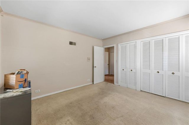 3630 N Briarcliff Road, Kansas City, MO 64116